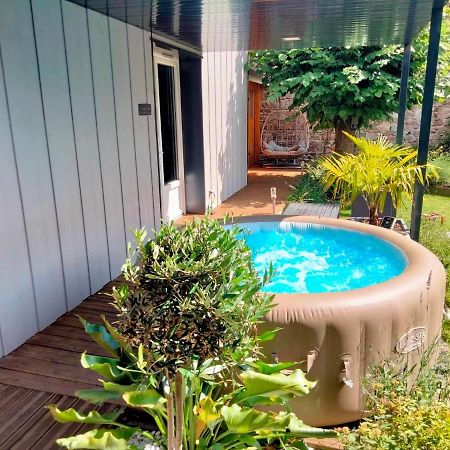 Sejour Au Jardin De Cupidon Avec Jacuzzi Et Sauna Balbigny 外观 照片