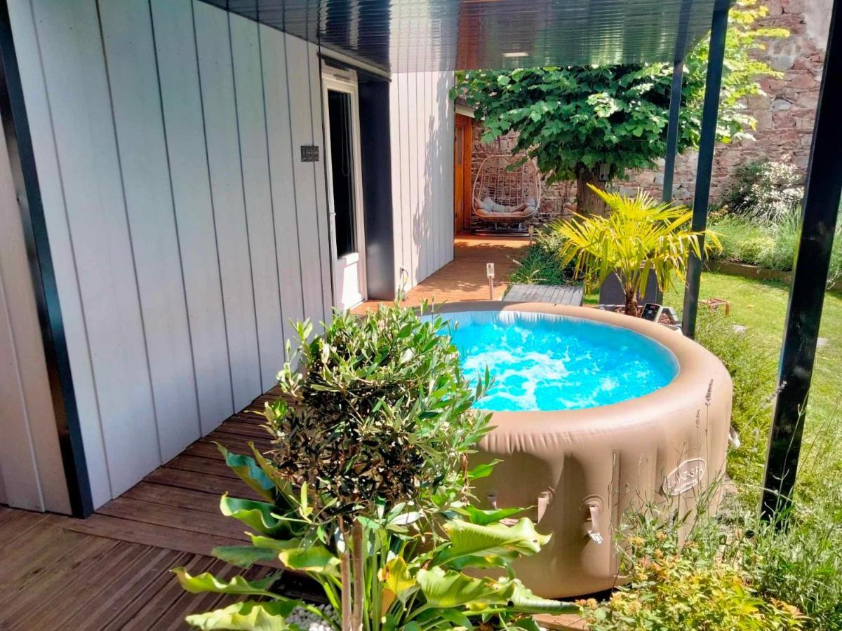 Sejour Au Jardin De Cupidon Avec Jacuzzi Et Sauna Balbigny 外观 照片