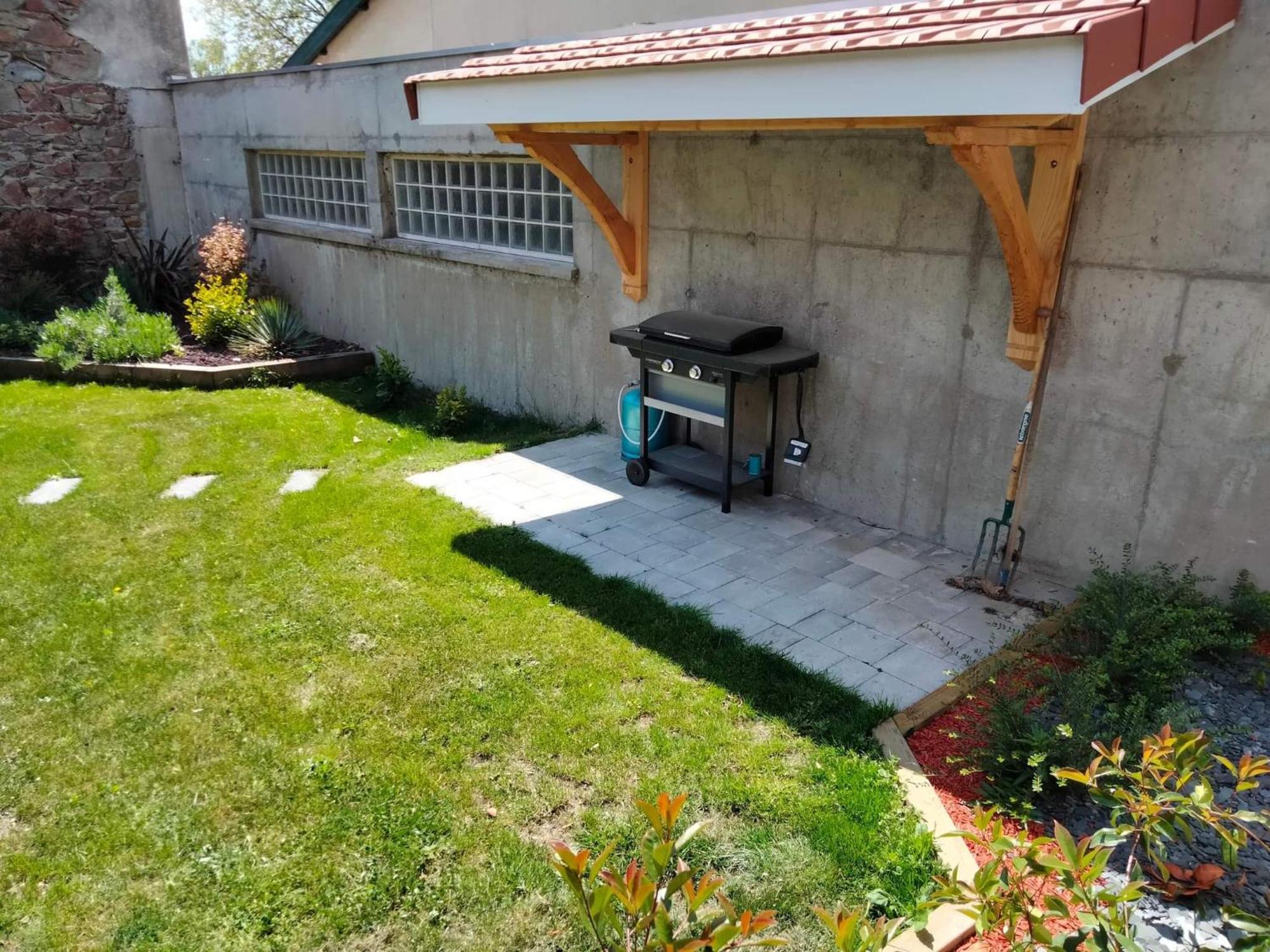 Sejour Au Jardin De Cupidon Avec Jacuzzi Et Sauna Balbigny 外观 照片